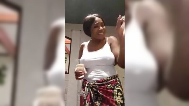 Черные пьяные сиськи из Конго