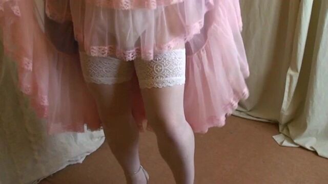 Сиреневое платье подружки невесты, розовая юбка и каблуки на платформе