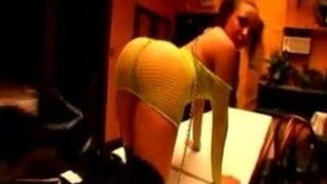 Tia сидела на сапогах