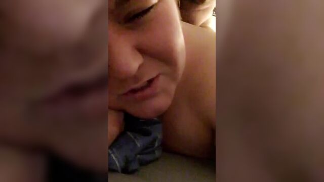 Мисс J наслаждается членом машины!