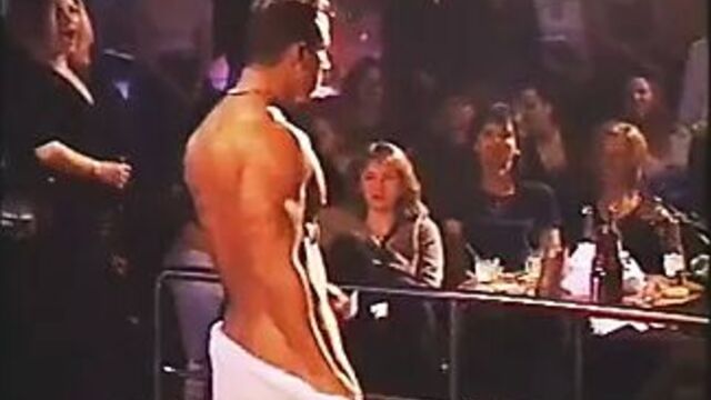 Одетые женщины, раздетый мужчина: винтажные раздетые мужчины