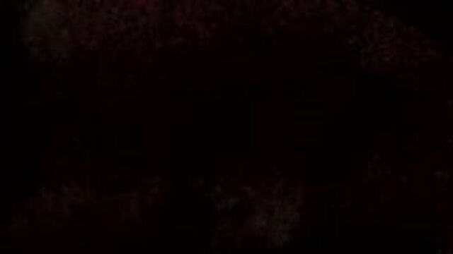 Amanda на диване