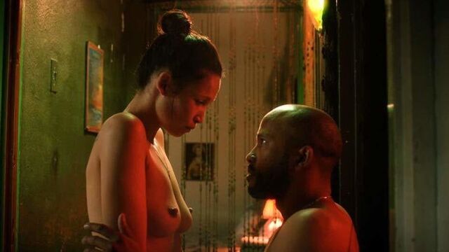 Обнаженная сцена с Monique Rockman в Nommer 37 на scandalplanet.com