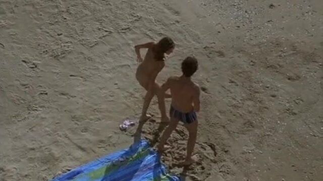 Рози Черногорова: сексуальная обнаженная девушка - Акула нападает 3 мегалодона