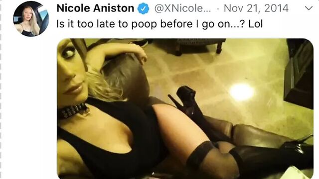 Она обожает, что мужчины одержимы ее жопой!