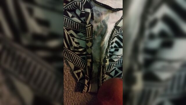 Камшот на трусики