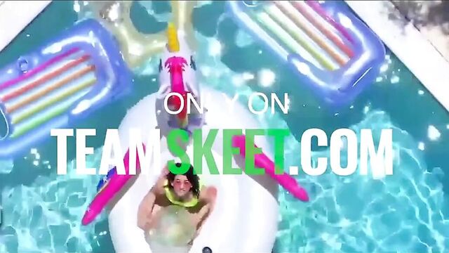 Трахаю мою мачеху Alexis Zara, пока она спешит